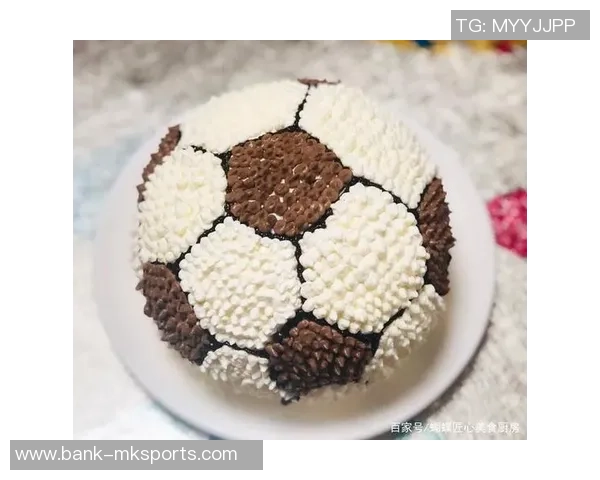 足球梦幻蛋糕的创意制作与装饰技巧分享